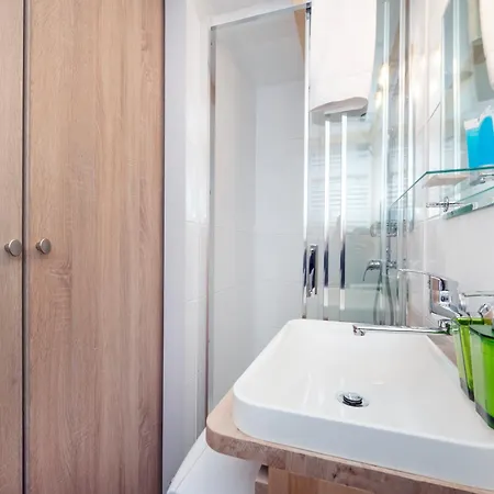 Piotrkowska With Mezzanine By Bookinghost * לודז'